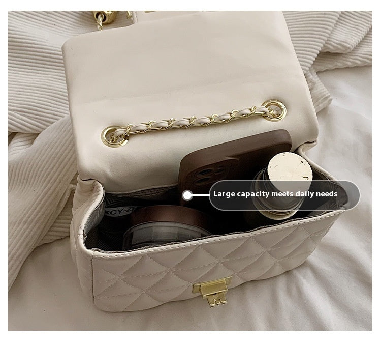 Diamond Pattern Chain Bag