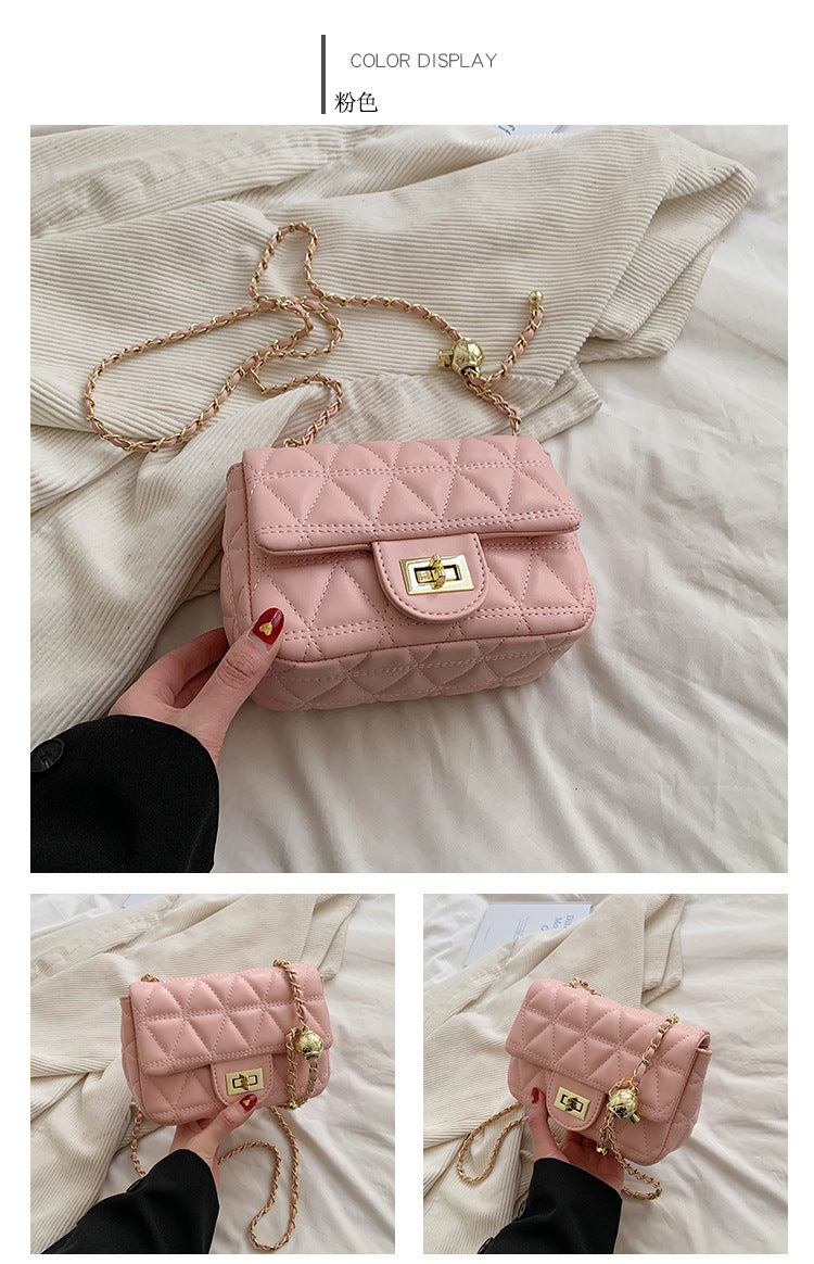 Diamond Pattern Chain Bag