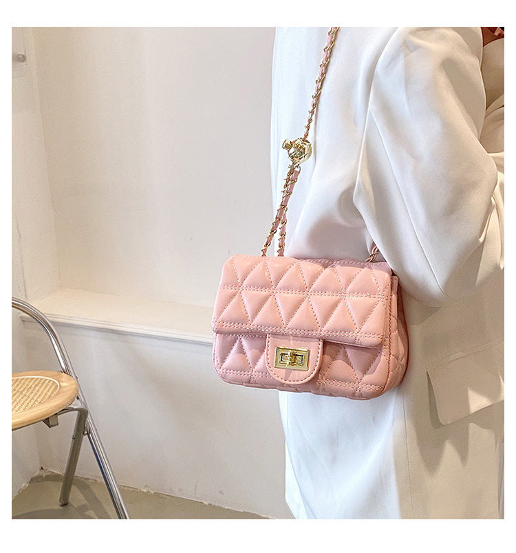 Diamond Pattern Chain Bag